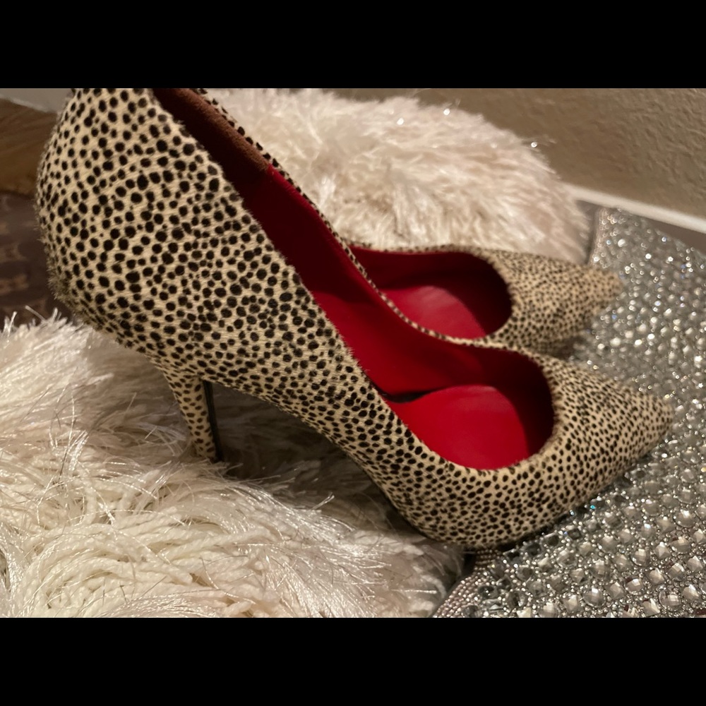SOLD ❤️ Charles Jourdan leopard print heels
